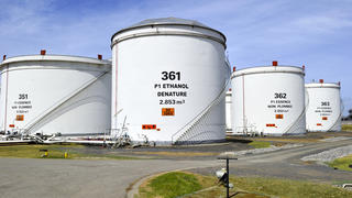 Stockage de carburant dans le dépôt pétrolier de Feluy, en Belgique.