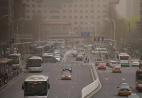 A road in Beijing in March 2018, engulfed in a cloud of smog. Urban pollution has prompted China to embark on a proactive energy transition.