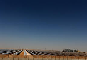 Shams 1 est l'une des plus grandes centrales à solaire concentré au monde