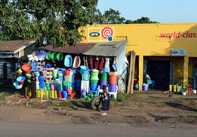 Réutilisation pratique des plastiques à Kampala en Ouganda