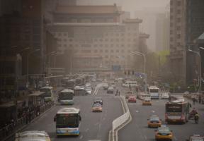 Image prise en mars 2018 à Pékin, un jour de pollution record.