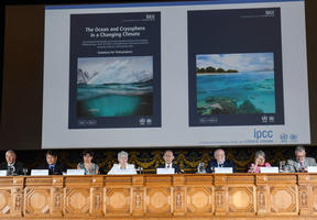 Image of the presentation in September 2019 at the Oceanographic Museum of Monaco of the IPCC report on the oceans