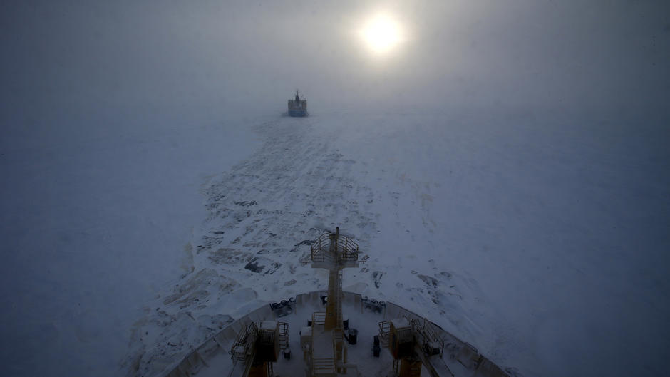 10. Des brise-glaces ouvrent les routes de l’Arctique 
