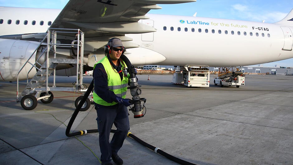 12 - ... and Air France planes 