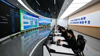 À Hohhot, en Chine, un centre de supervision pilote des data centers alimentés par des énergies renouvelables. 