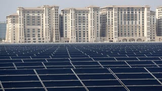 L'un des parcs photovoltaïques qui assure l'alimentation de Masdar City