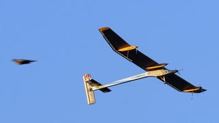 L'avion Solar Impulse I de Bertrand  Piccard et André Borschberg en plein vol