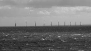 Dix éoliennes off-shore ont été installées au large de Samsø pour assurer une production électrique consommée localement ou exportée sur le réseau danois