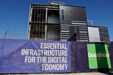 Data center en construction aux États-Unis pour répondre à la croissance rapide des usages liés à l’IA. 