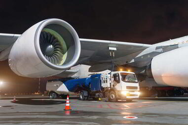 Image of a tanker truck during a refuelling operation of an airliner
