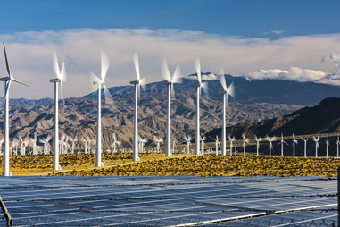 Panneaux solaires et éoliennes
